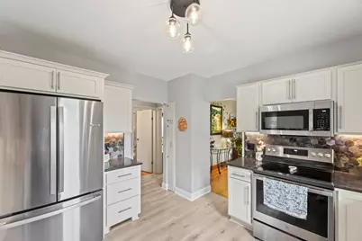 9009 W Cold Spring Rd, Greenfield, WI 53228 - Photo 16