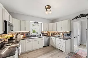 9009 W Cold Spring Rd, Greenfield, WI 53228 - Photo 14