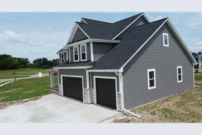490  Talbots Woods Dr, Dousman, WI 53118 - Photo 2