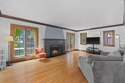 6537  Washington Cir, Wauwatosa, WI 53213 - Photo 8