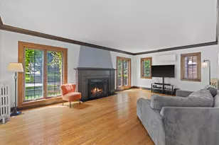 6537 Washington Cir, Wauwatosa, WI 53213 - Photo 8