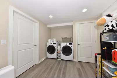 W163N10464  Ridgeview Ln, Germantown, WI 53022 - Photo 18