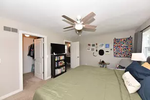 W163N10464 Ridgeview Ln, Germantown, WI 53022 - Photo 10