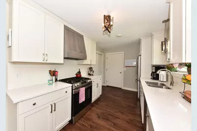 W163N10464  Ridgeview Ln, Germantown, WI 53022 - Photo 6