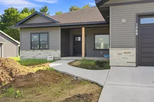 1368 Academy Dr, Holmen, WI 54636 - Photo 4