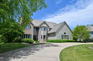 4665 Hastings Dr, Brookfield, WI 53045 - Photo 2
