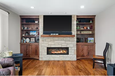 2556 N 96th St, Wauwatosa, WI 53226 - Photo 16