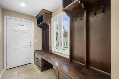 2556 N 96th St, Wauwatosa, WI 53226 - Photo 8