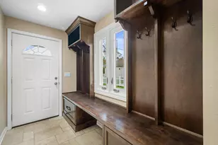 2556 N 96th St, Wauwatosa, WI 53226 - Photo 8