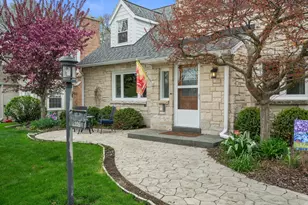 2556 N 96th St, Wauwatosa, WI 53226 - Photo 2