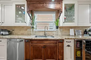 2556 N 96th St, Wauwatosa, WI 53226 - Photo 10