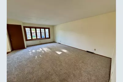 3770 S 93rd St, Milwaukee, WI 53228 - Photo 4