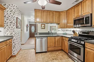 28511 Ray Dr, Racine, WI 53185 - Photo 10