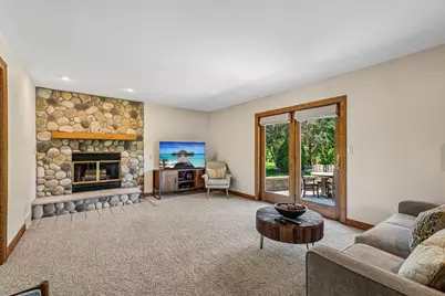 W68N347  Palmetto Ave, Cedarburg, WI 53012 - Photo 6
