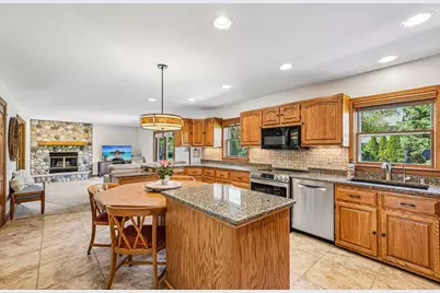 W68N347  Palmetto Ave, Cedarburg, WI 53012 - Photo 4