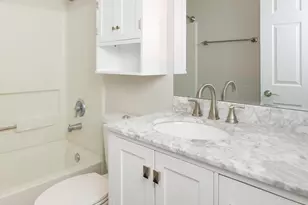 N110W17058 Ashbury Ln, Germantown, WI 53022 - Photo 16