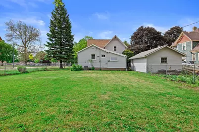 220 E Walworth St, Elkhorn, WI 53121 - Photo 28