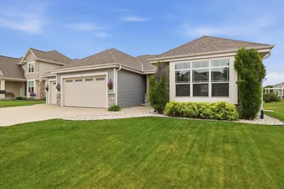 1460  Prairie Creek Blvd, Oconomowoc, WI 53066 - Photo 2