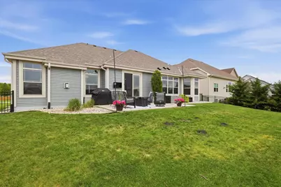 1460  Prairie Creek Blvd, Oconomowoc, WI 53066 - Photo 4