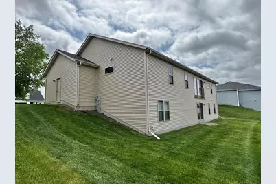 411  Rosewood Ct, Lake Mills, WI 53551 - Photo 4