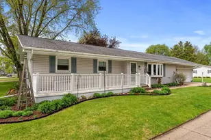 904 Glenview Dr, Manitowoc, WI 54220 - Photo 1