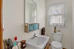 904 Glenview Dr, Manitowoc, WI 54220 - Photo 6
