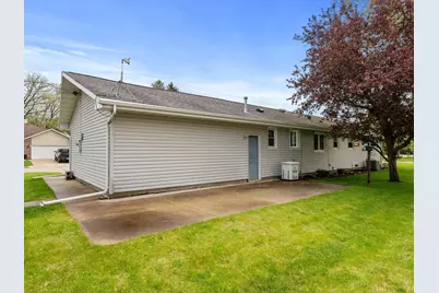 904  Glenview Dr, Manitowoc, WI 54220 - Photo 18