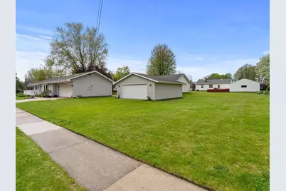 904  Glenview Dr, Manitowoc, WI 54220 - Photo 4