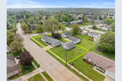 904  Glenview Dr, Manitowoc, WI 54220 - Photo 2