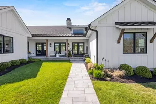 W4464 Lakeview Gln Dr, Lake Geneva, WI 53147 - Photo 2