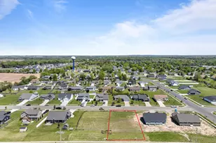 210 Linden Ln, Delavan, WI 53115 - Photo 4