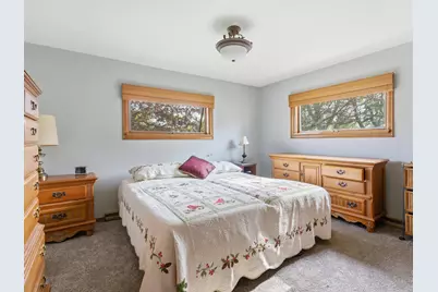 2211  Markham St, Manitowoc, WI 54220 - Photo 16