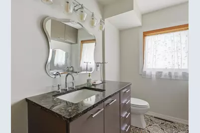 2211  Markham St, Manitowoc, WI 54220 - Photo 18