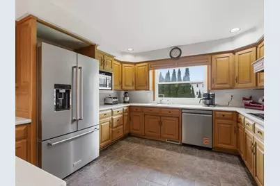 2211  Markham St, Manitowoc, WI 54220 - Photo 8