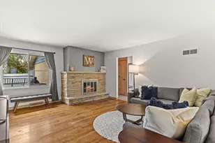 W215N10367 Laurel Ct, Germantown, WI 53017 - Photo 4