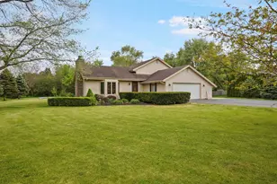 S92W35305 Barbary Ct, Eagle, WI 53119 - Photo 2