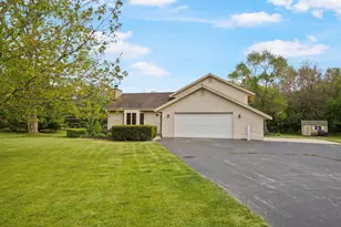 S92W35305 Barbary Ct, Eagle, WI 53119 - Photo 1