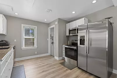 2476 S 75th St, West Allis, WI 53219 - Photo 10