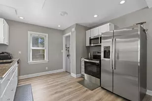 2476 S 75th St, West Allis, WI 53219 - Photo 10