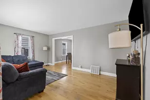 2476 S 75th St, West Allis, WI 53219 - Photo 4
