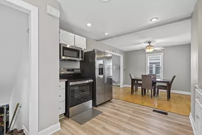 2476 S 75th St, West Allis, WI 53219 - Photo 8