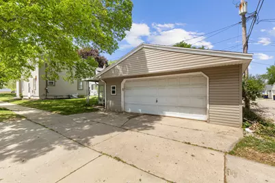 2476 S 75th St, West Allis, WI 53219 - Photo 16