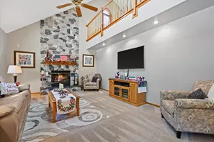 722 Greenway Terrace, Hartland, WI 53029 - Photo 8