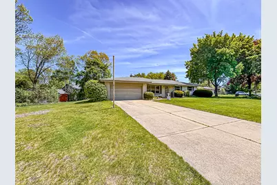 3150 S Ventura Dr, New Berlin, WI 53151 - Photo 2