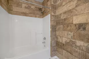 2080 N Commerce St, Milwaukee, WI 53212 - Photo 8
