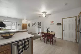 6884 S Rolling Meadows Ct, Oak Creek, WI 53154 - Photo 10