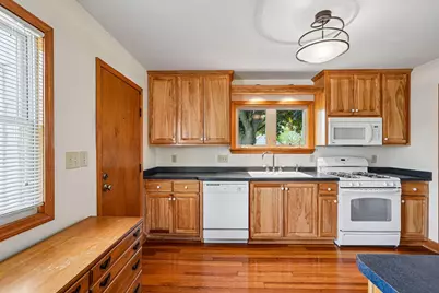 4033 N 93rd St, Wauwatosa, WI 53222 - Photo 6