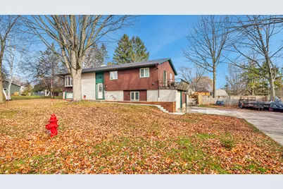 851  Linden St, Cleveland, WI 53015 - Photo 6
