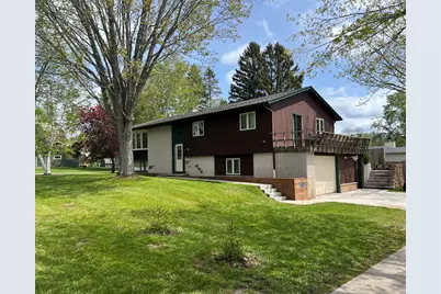851  Linden St, Cleveland, WI 53015 - Photo 1