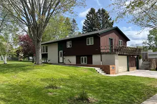851 Linden St, Cleveland, WI 53015 - Photo 1